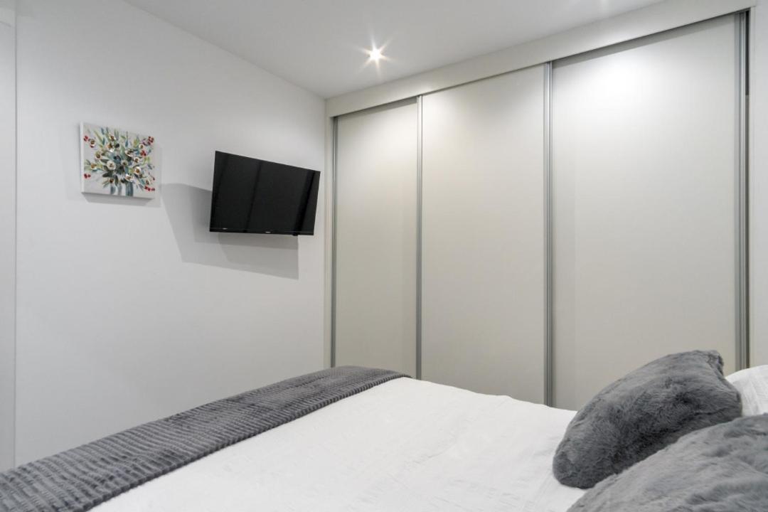 Brigth- Pool Parking-1bd 1bth-prado Appartement