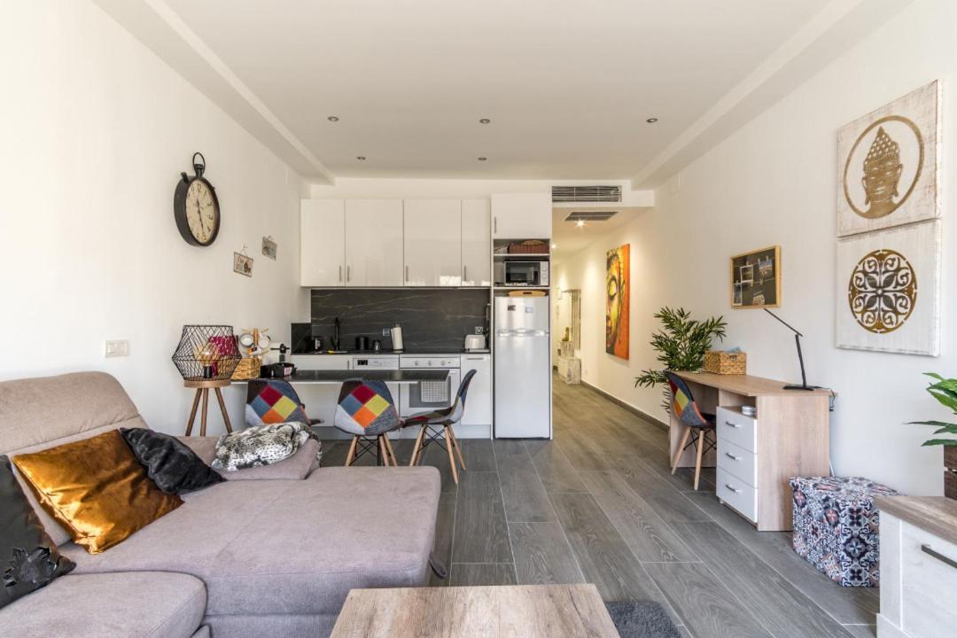 Brigth- Pool Parking-1bd 1bth-prado Appartement *